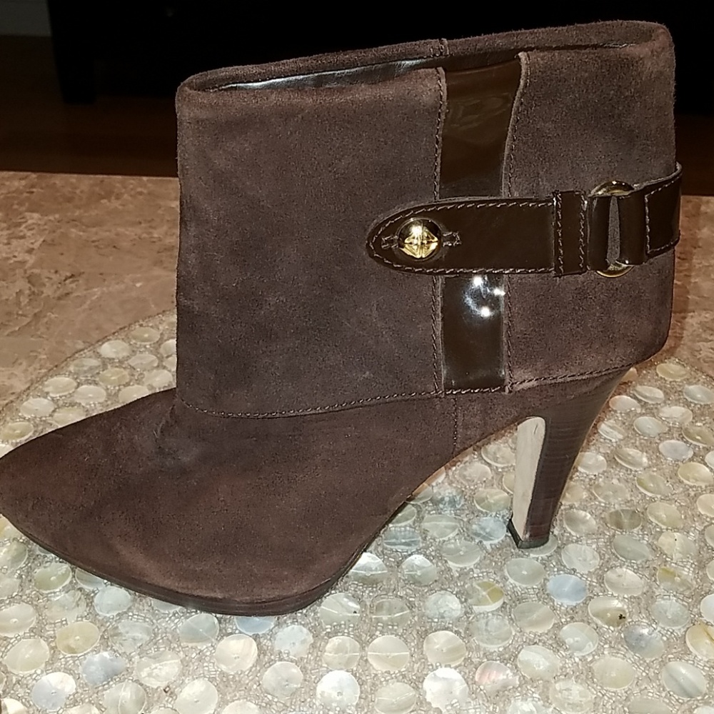 Boots - Picture 3 of 7